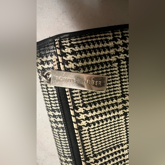 Tommy Hilfiger Black And cream Plaid Trifold Women’s Wallet With Card Holders - Picture 7 of 9